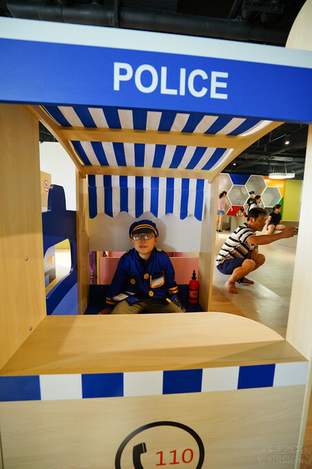 高雄市前金區鈞怡大飯店》整層親子遊戲場,電動車、球池積木、cosplay ,愛河畔景觀迷人