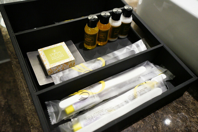 高雄市前金區鈞怡大飯店》整層親子遊戲場,電動車、球池積木、cosplay ,愛河畔景觀迷人