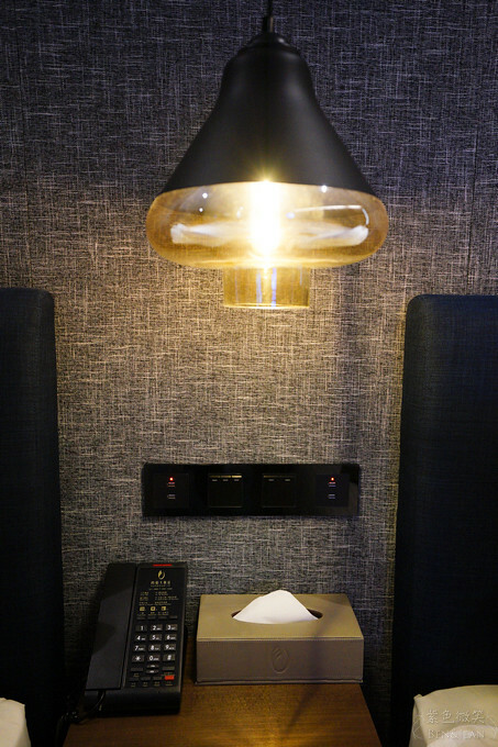 高雄市前金區鈞怡大飯店》整層親子遊戲場,電動車、球池積木、cosplay ,愛河畔景觀迷人