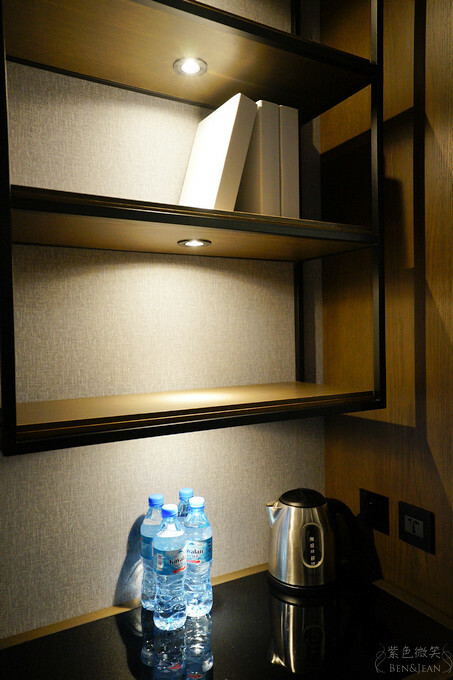 高雄市前金區鈞怡大飯店》整層親子遊戲場,電動車、球池積木、cosplay ,愛河畔景觀迷人