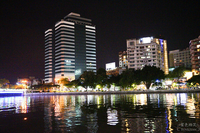高雄市前金區鈞怡大飯店》整層親子遊戲場,電動車、球池積木、cosplay ,愛河畔景觀迷人