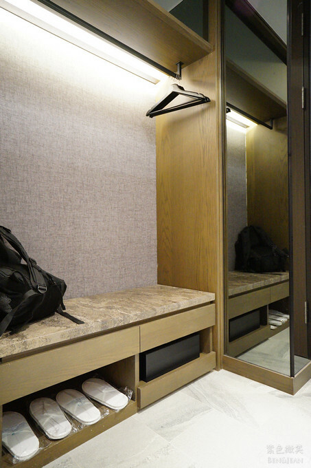 高雄市前金區鈞怡大飯店》整層親子遊戲場,電動車、球池積木、cosplay ,愛河畔景觀迷人