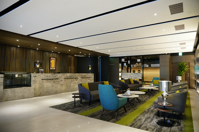 高雄市前金區鈞怡大飯店》整層親子遊戲場,電動車、球池積木、cosplay ,愛河畔景觀迷人