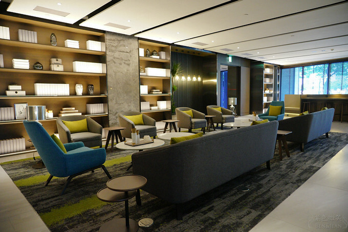 高雄市前金區鈞怡大飯店》整層親子遊戲場,電動車、球池積木、cosplay ,愛河畔景觀迷人