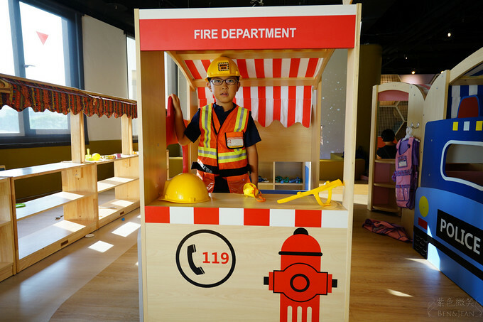 高雄市前金區鈞怡大飯店》整層親子遊戲場,電動車、球池積木、cosplay ,愛河畔景觀迷人