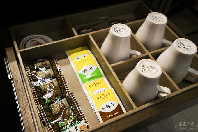 高雄市前金區鈞怡大飯店》整層親子遊戲場,電動車、球池積木、cosplay ,愛河畔景觀迷人