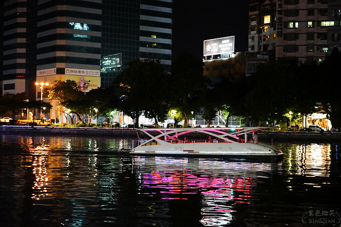 高雄市前金區鈞怡大飯店》整層親子遊戲場,電動車、球池積木、cosplay ,愛河畔景觀迷人