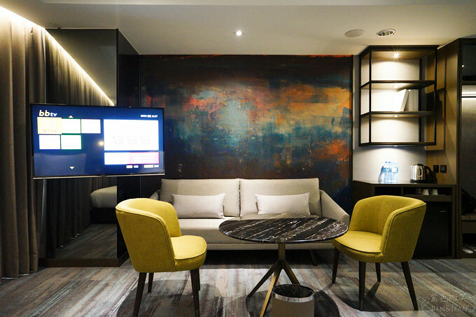 高雄市前金區鈞怡大飯店》整層親子遊戲場,電動車、球池積木、cosplay ,愛河畔景觀迷人