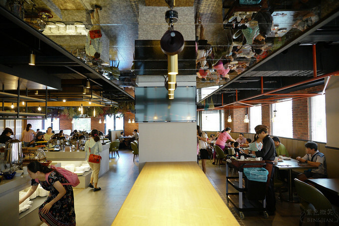 高雄市前金區鈞怡大飯店》整層親子遊戲場,電動車、球池積木、cosplay ,愛河畔景觀迷人