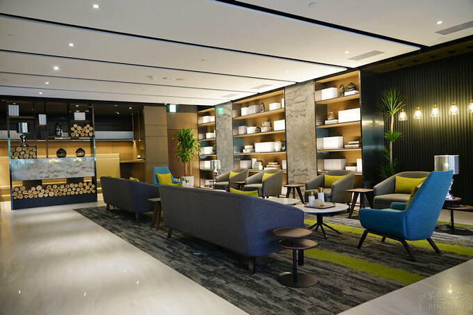 高雄市前金區鈞怡大飯店》整層親子遊戲場,電動車、球池積木、cosplay ,愛河畔景觀迷人