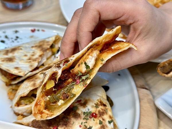 台北市南港區[南港美食] MADO土耳其餐廳 公司總動員 龍總有好康! 慶開工! 買一送一 #南港軟體園區美食 南港展覽館美食 @