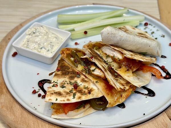 台北市南港區[南港美食] MADO土耳其餐廳 公司總動員 龍總有好康! 慶開工! 買一送一 #南港軟體園區美食 南港展覽館美食 @