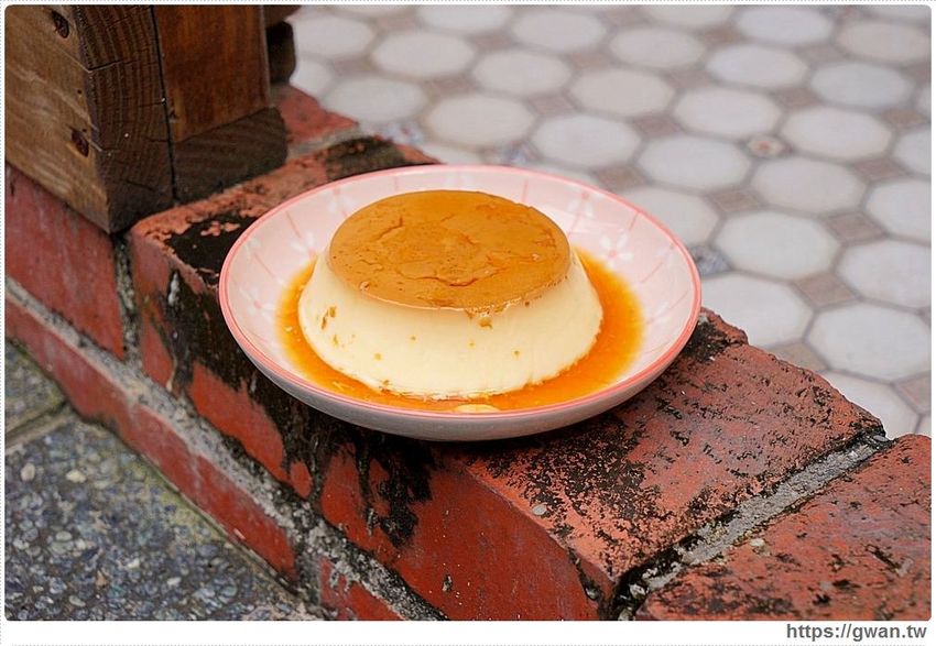 台南特有的焦皮布丁，蛋糕般表皮，融合三種層次好味道，目前限時優惠中～