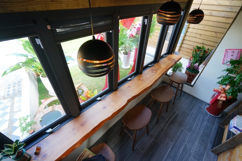 跳躍的宅男 - [花蓮早午餐]黑羽貝果-這間貝果外層像是法國麵包般酥脆!! 加上太陽蛋漢堡肉也太好吃了吧  花蓮美食推薦