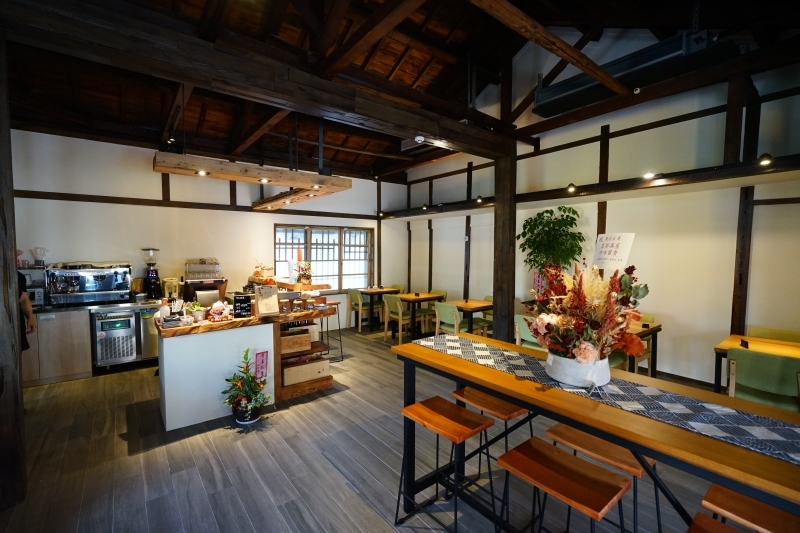 跳躍的宅男 - [花蓮早午餐]黑羽貝果-這間貝果外層像是法國麵包般酥脆!! 加上太陽蛋漢堡肉也太好吃了吧  花蓮美食推薦