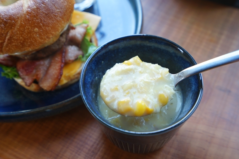 跳躍的宅男 - [花蓮早午餐]黑羽貝果-這間貝果外層像是法國麵包般酥脆!! 加上太陽蛋漢堡肉也太好吃了吧  花蓮美食推薦