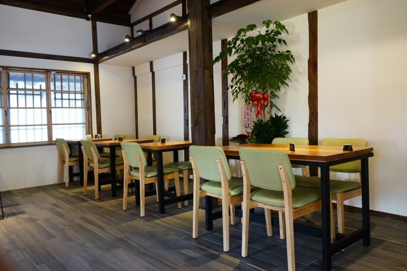 跳躍的宅男 - [花蓮早午餐]黑羽貝果-這間貝果外層像是法國麵包般酥脆!! 加上太陽蛋漢堡肉也太好吃了吧  花蓮美食推薦