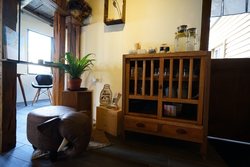 跳躍的宅男 - [花蓮早午餐]黑羽貝果-這間貝果外層像是法國麵包般酥脆!! 加上太陽蛋漢堡肉也太好吃了吧  花蓮美食推薦