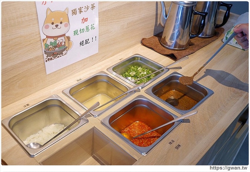 去年開幕的平價小火鍋,假日用餐人潮全滿,平日午餐只要138起還有飲料無限暢飲!!