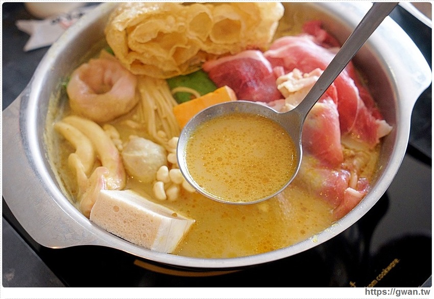 去年開幕的平價小火鍋,假日用餐人潮全滿,平日午餐只要138起還有飲料無限暢飲!!