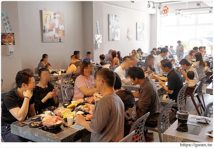 去年開幕的平價小火鍋,假日用餐人潮全滿,平日午餐只要138起還有飲料無限暢飲!!