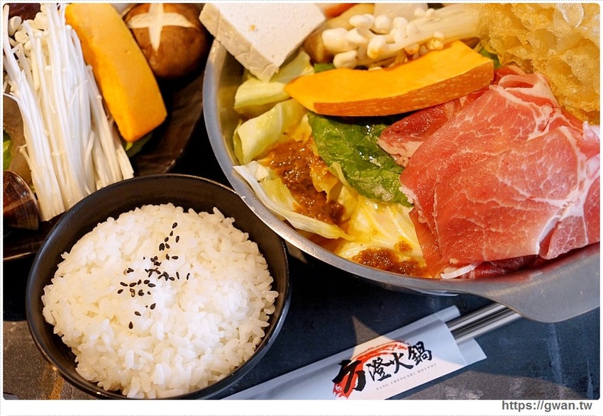 去年開幕的平價小火鍋,假日用餐人潮全滿,平日午餐只要138起還有飲料無限暢飲!!