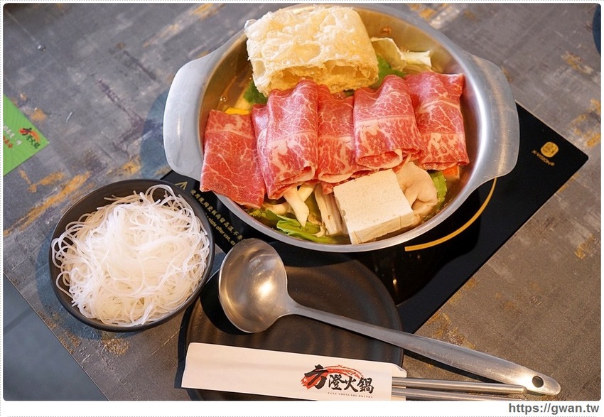 去年開幕的平價小火鍋,假日用餐人潮全滿,平日午餐只要138起還有飲料無限暢飲!!