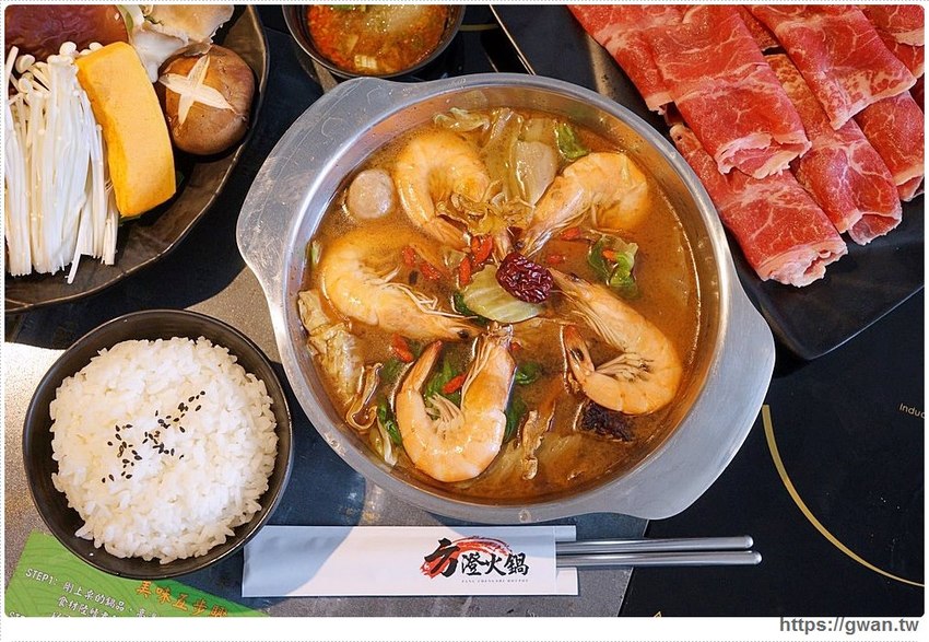 去年開幕的平價小火鍋,假日用餐人潮全滿,平日午餐只要138起還有飲料無限暢飲!!