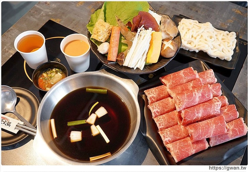 去年開幕的平價小火鍋,假日用餐人潮全滿,平日午餐只要138起還有飲料無限暢飲!!