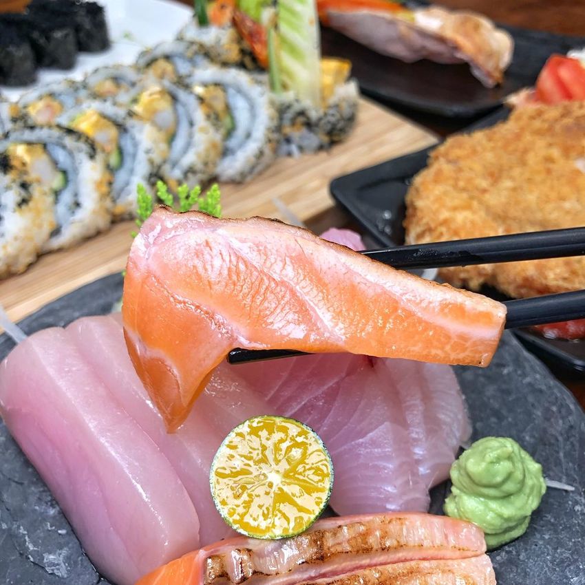 台南平價日式料理【小川壽司】炙燒鮭魚/鰻魚握壽司 6貫只要120元 !? 高CP值便宜又好吃 | 小白只饗ㄔ美食