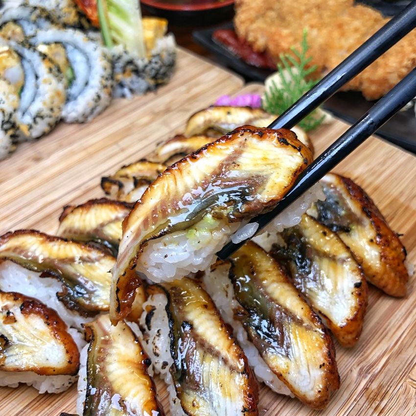 台南平價日式料理【小川壽司】炙燒鮭魚/鰻魚握壽司 6貫只要120元 !? 高CP值便宜又好吃 | 小白只饗ㄔ美食