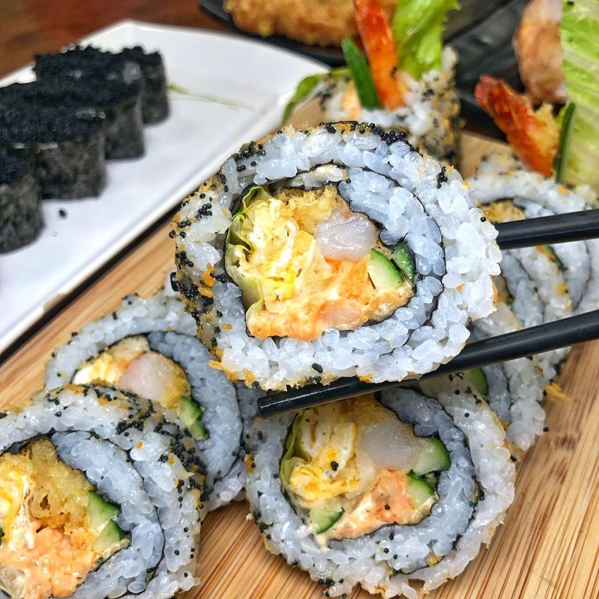 台南平價日式料理【小川壽司】炙燒鮭魚/鰻魚握壽司 6貫只要120元 !? 高CP值便宜又好吃 | 小白只饗ㄔ美食