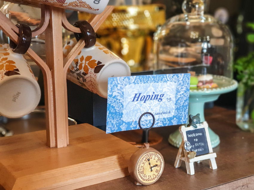 高雄美食||厚皮咖啡Hoping cafe-左營大路上的英式咖啡館,雙層芋頭蛋糕好吸睛||左營區、左營咖啡廳、不限時咖啡廳