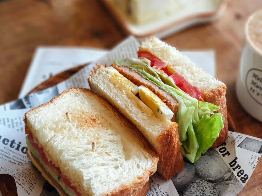 高雄美食||厚皮咖啡Hoping cafe-左營大路上的英式咖啡館,雙層芋頭蛋糕好吸睛||左營區、左營咖啡廳、不限時咖啡廳