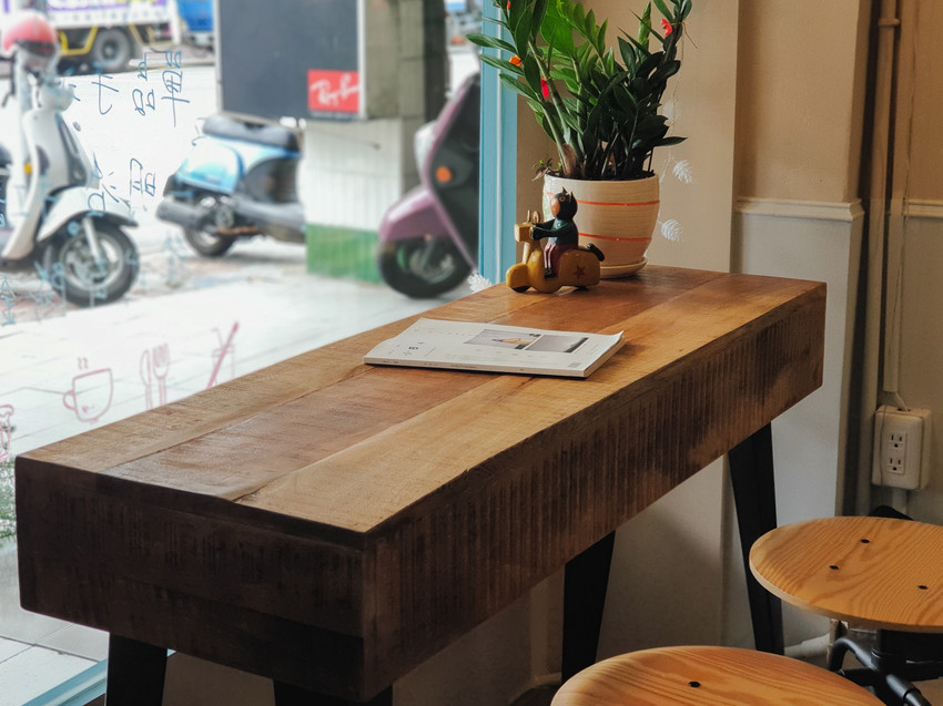 高雄美食||厚皮咖啡Hoping cafe-左營大路上的英式咖啡館,雙層芋頭蛋糕好吸睛||左營區、左營咖啡廳、不限時咖啡廳