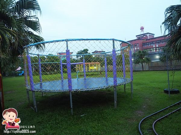 桃園八德美食-伍陽城市原創農場-超肥美泰國流水蝦吃到飽,還可以放生小孩消耗體力 @民宿女王芽月-美食.旅遊.全台趴趴走