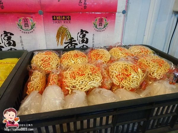 桃園八德美食-伍陽城市原創農場-超肥美泰國流水蝦吃到飽,還可以放生小孩消耗體力 @民宿女王芽月-美食.旅遊.全台趴趴走