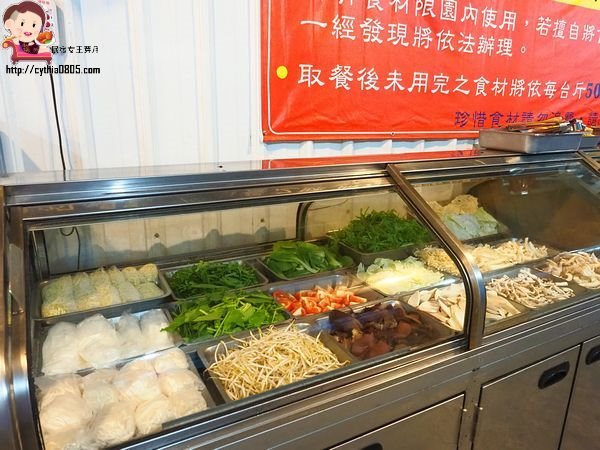 桃園八德美食-伍陽城市原創農場-超肥美泰國流水蝦吃到飽,還可以放生小孩消耗體力 @民宿女王芽月-美食.旅遊.全台趴趴走