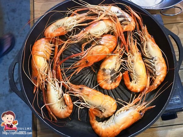 桃園八德美食-伍陽城市原創農場-超肥美泰國流水蝦吃到飽,還可以放生小孩消耗體力 @民宿女王芽月-美食.旅遊.全台趴趴走