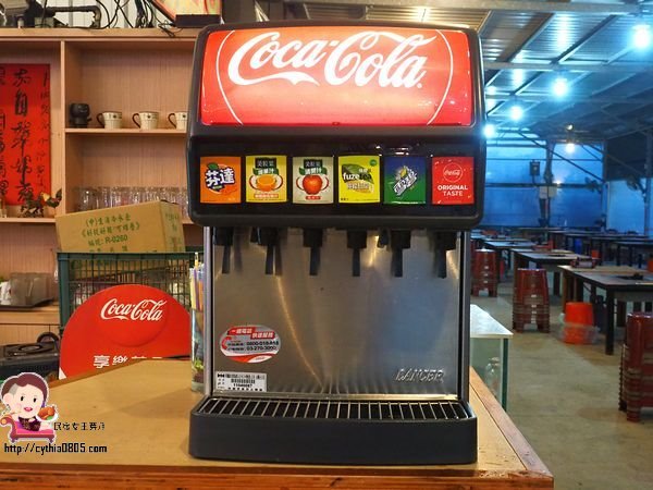 桃園八德美食-伍陽城市原創農場-超肥美泰國流水蝦吃到飽,還可以放生小孩消耗體力 @民宿女王芽月-美食.旅遊.全台趴趴走