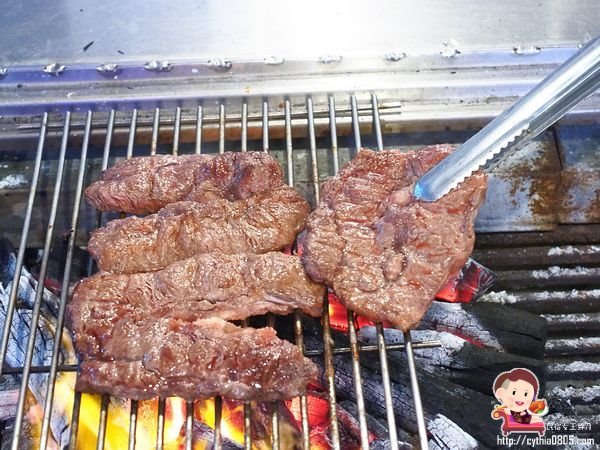 桃園八德美食-伍陽城市原創農場-超肥美泰國流水蝦吃到飽,還可以放生小孩消耗體力 @民宿女王芽月-美食.旅遊.全台趴趴走