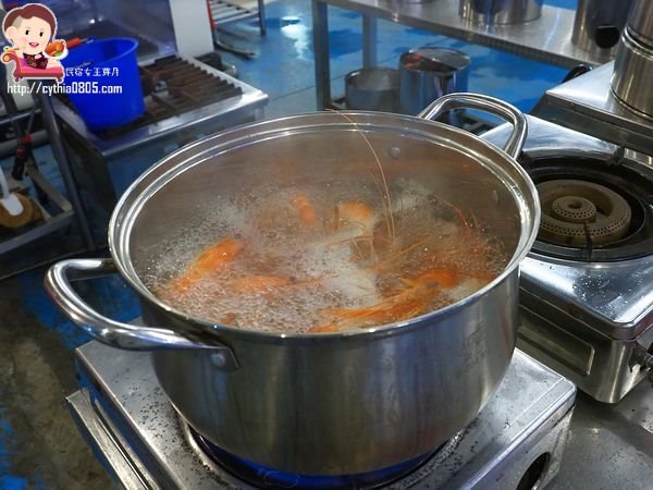 桃園八德美食-伍陽城市原創農場-超肥美泰國流水蝦吃到飽,還可以放生小孩消耗體力 @民宿女王芽月-美食.旅遊.全台趴趴走