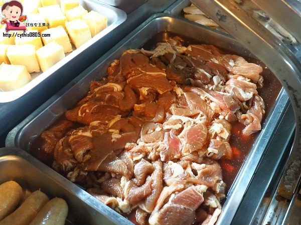 桃園八德美食-伍陽城市原創農場-超肥美泰國流水蝦吃到飽,還可以放生小孩消耗體力 @民宿女王芽月-美食.旅遊.全台趴趴走