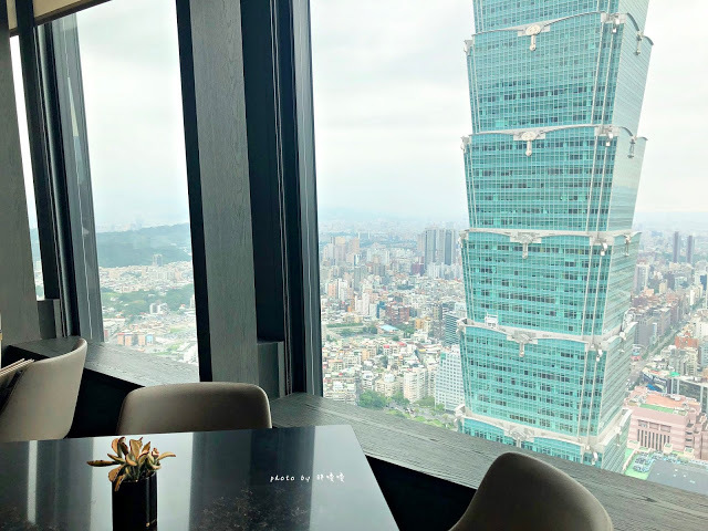 【台北 信義】Saffron 46 Restaurant & Bar 🍛白天是印度料理餐廳🍸夜晚搖身成為酒吧，全台最高的印度料理餐廳，由外籍師傅手做道地口味，吃過真的會上癮，天氣熱就是要來點重