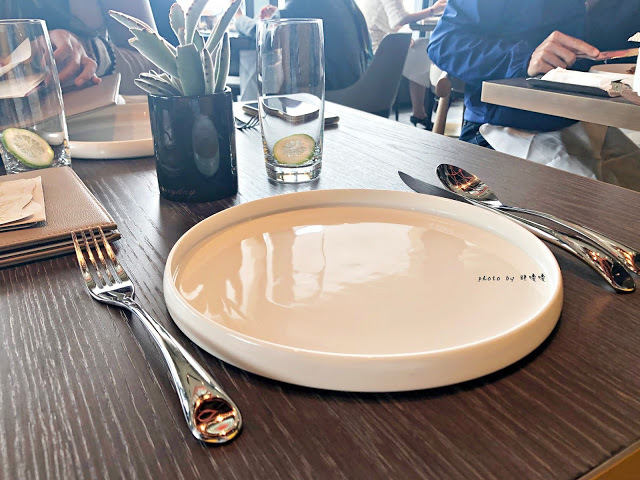 【台北 信義】Saffron 46 Restaurant & Bar 🍛白天是印度料理餐廳🍸夜晚搖身成為酒吧，全台最高的印度料理餐廳，由外籍師傅手做道地口味，吃過真的會上癮，天氣熱就是要來點重