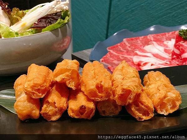 新北市新店區[新店美食] 青花驕麻辣鍋 (新店民權店) 讓我一週吃兩次的麻辣鍋！#大坪林美食 #新店麻辣鍋+酸菜白肉鍋 @蛋