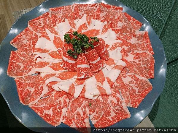 新北市新店區[新店美食] 青花驕麻辣鍋 (新店民權店) 讓我一週吃兩次的麻辣鍋！#大坪林美食 #新店麻辣鍋+酸菜白肉鍋 @蛋