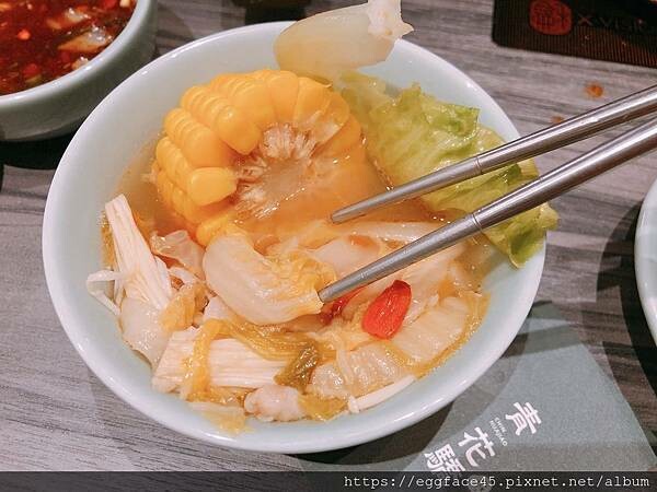 新北市新店區[新店美食] 青花驕麻辣鍋 (新店民權店) 讓我一週吃兩次的麻辣鍋！#大坪林美食 #新店麻辣鍋+酸菜白肉鍋 @蛋