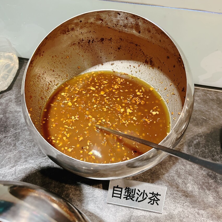 中原夜市火鍋推薦—上官木桶鍋 中壢加盟店，天然食材熬煮而成的湯頭怎麼喝都不會膩