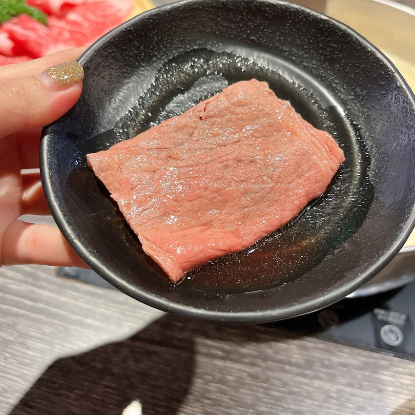 中原夜市火鍋推薦—上官木桶鍋 中壢加盟店，天然食材熬煮而成的湯頭怎麼喝都不會膩